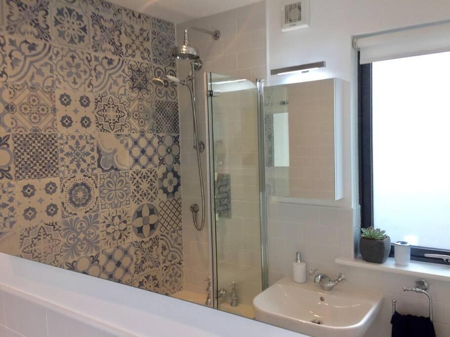 Newly Refurbished Traditional Cottage Blackrock Blackrock  Exteriör bild
